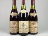 trois bouteilles de vin posées l'une à côté de l'autre sur une table