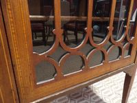 Petite vitrine en acajou et placage d'acajou, ouvrant par un… (photo 5)