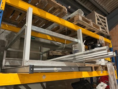 une table d'assemblage en aluminium 150x100 avec rails et co…