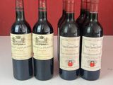 plusieurs bouteilles de vin sont alignées sur une table