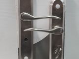 a picture of a pair of latches in a package