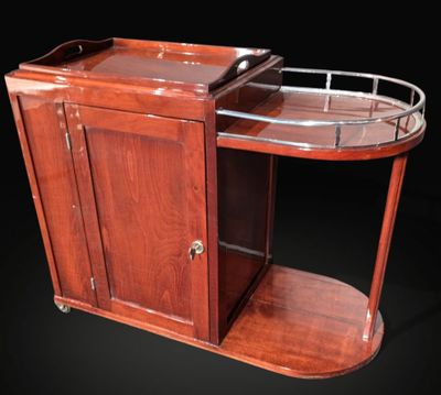 Meuble bar à roulette en placage d'acajou ouvrant à une port…