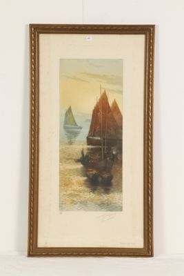 une photo d'une photo d'un bateau dans l'eau