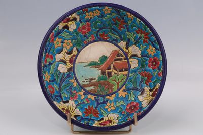 une image représentant une assiette décorative ornée d'un motif