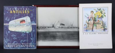 deux livres sont posés l'un à côté de l'autre sur une table