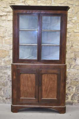 ENCOIGNURE en placage d'acajou ouvrant par 2 portes vitrées …