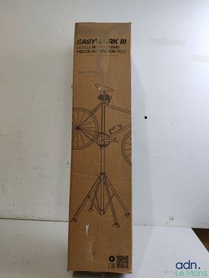 une image représentant une boîte en carton sur laquelle figure l'image d'un vélo