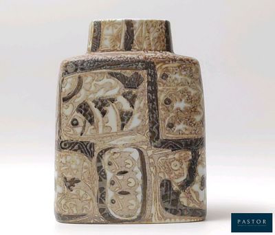 l'image d'un vase orné d'un motif