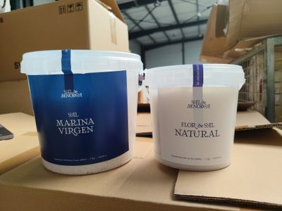 Ensemble d'env. 19 pots 1 kg et 3 kg de fleur de sel naturel…