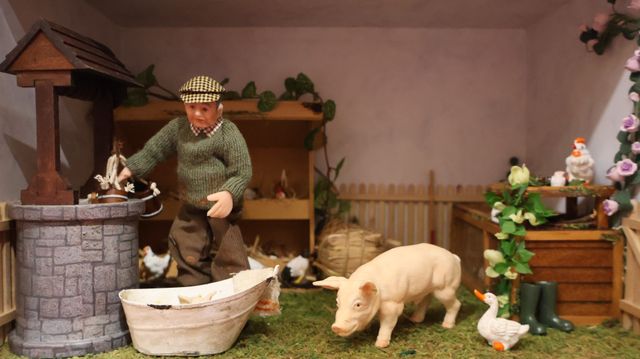 Diorama. Composition miniature, dans une vitrine en bois, vitre e...