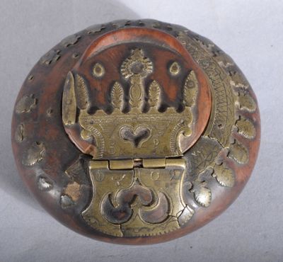 an image of a decorative box with a crown on it