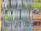 gros plan d'un jeu de cartes sur une table