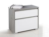 une photo d'une commode blanche et grise sur laquelle sont posées des serviettes