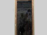 un miroir ancien avec une peinture au dos
