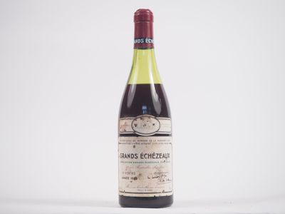 l'image d'une bouteille de vin posée sur une table