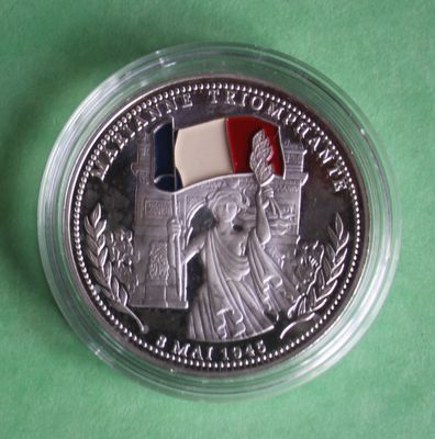 an image of a silver coin with a flag on it
