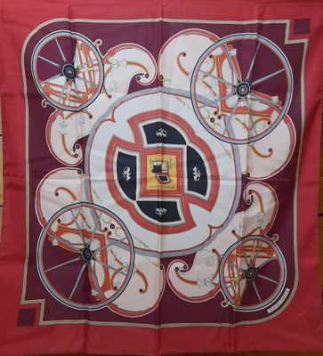 une image représentant une écharpe rouge et blanche ornée d'un motif