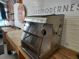 une photo d'un plan de travail sur lequel se trouve un grille-pain