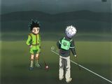 Deux personnages d'anime jouent au golf sur un terrain enherbé.