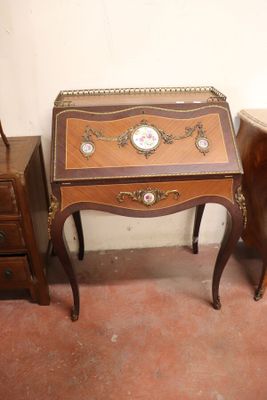 a small table with a clock on it next to a chair