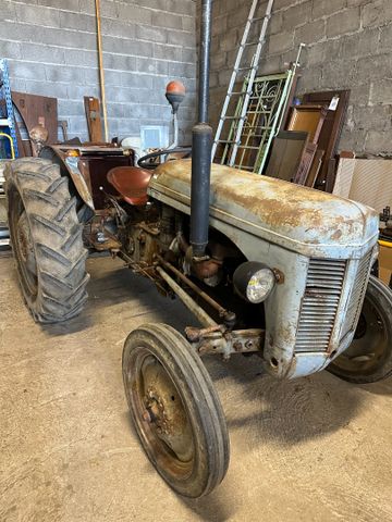 Tracteur agricole FERGUSON TEF20, immatriculé DQ-123-SX, 1ère mis