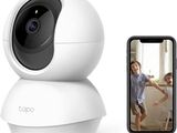 une image représentant un appareil photo blanc à côté d'un téléphone
