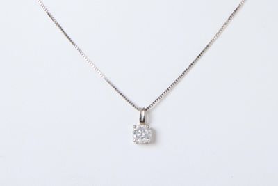 COLLIER composé d'une chaîne en or blanc 14k (585 millièmes)…