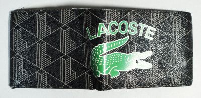 LACOSTE portefeuille en cuir noir a motif de crocodile