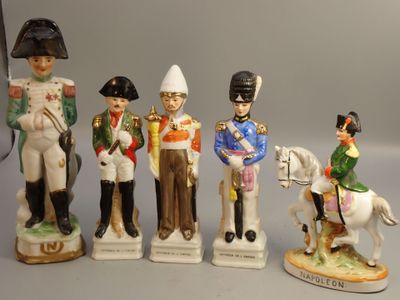 Porcelaine peinte - Empire 140, 120 et 80 mm, réunion de 5pi…