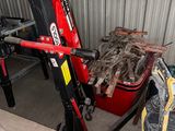 une photo d'un chariot élévateur dans une zone de stockage