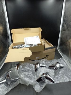 une boîte avec un tas d'outils à l'intérieur