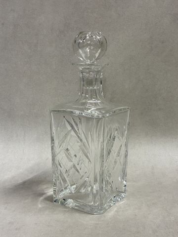ST LOUIS. Carafe en cristal.