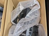une boîte contenant quelques appareils électroniques