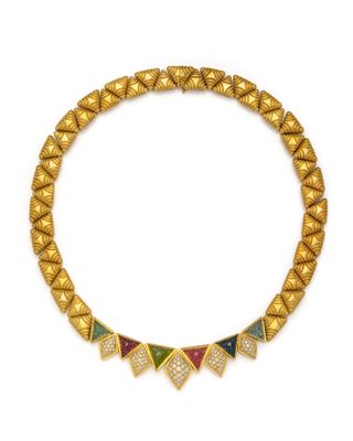 un bracelet en or orné de pierres multicolores et de diamants