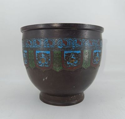 JAPON - ère Méji (XIXe) Vase en bronze patiné à décor d'émau…