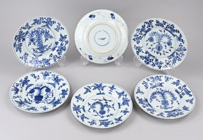 six assiettes chinoises bleues et blanches et un bol