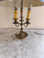 Lampe bouillotte trois lumières en bronze, abat-jour en tôle… (photo 2)