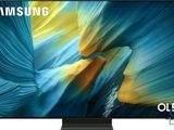 Le téléviseur QLED de Samsung est présenté avec un écran incurvé.