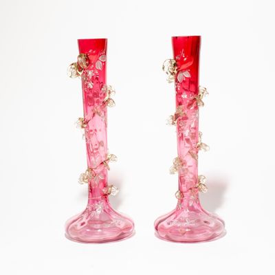 DAUM France. Paire de vase en vers rosé à décor peint et app…