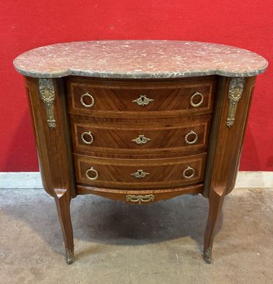 Commode de forme rognon de style Transition, en bois et plac…