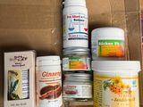 une boîte en carton remplie de différents types d'aliments