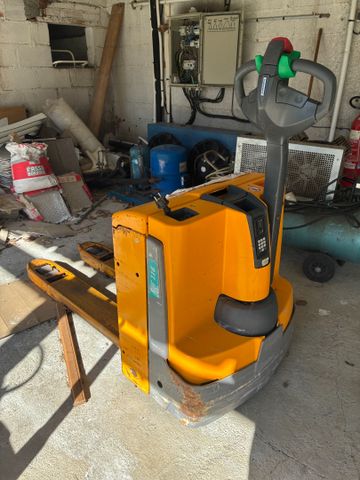 Gerbeur électrique 1600kg de marque JUNGHEINRICH EJE 116. Vendu e...
