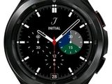 un gros plan d'une montre connectée au cadran noir