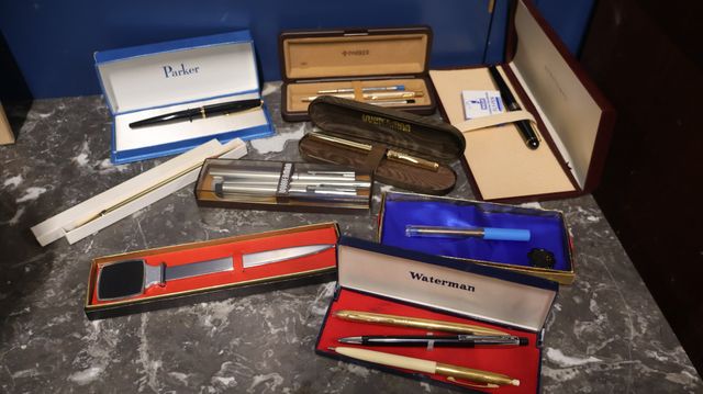 Ensemble de stylos Parker, Waterman et divers, coffret écritoire ...