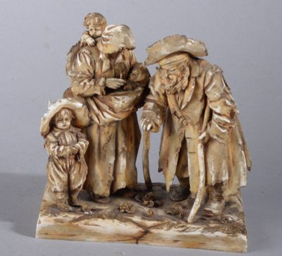 figurine en ivoire sculpté représentant un groupe de personnes avec un enfant