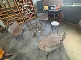 many chairs and tables in a room with bookshelves