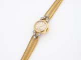 une montre-bracelet pour femme en or et diamants