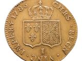 une vieille pièce d'or surmontée d'une couronne