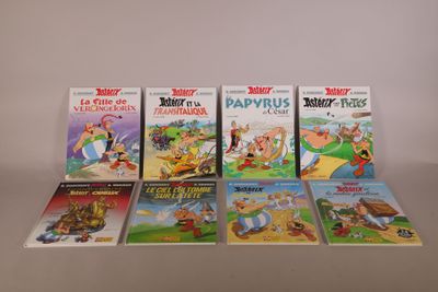 cinq livres pour enfants sont alignés sur une table