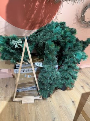 un sapin de Noël posé par terre